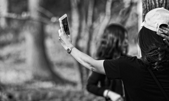 Ο ναρκισσισμός λειτουργεί ως αντίβαρο απέναντι στο στρες και στην κατάθλιψη