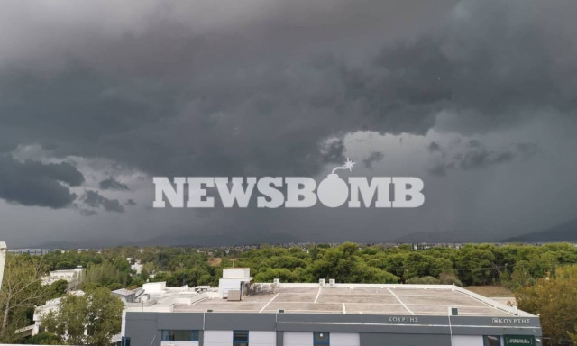 Καιρός ΤΩΡΑ: «Μαύρισε» ο ουρανός - «Κυκλώνει» την Αττική η κακοκαιρία - Προσοχή τις επόμενες ώρες