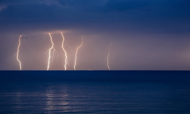Έκτακτο δελτίο καιρού: Σε κλοιό κακοκαιρίας η χώρα τη Δευτέρα με βροχές και ισχυρές καταιγίδες