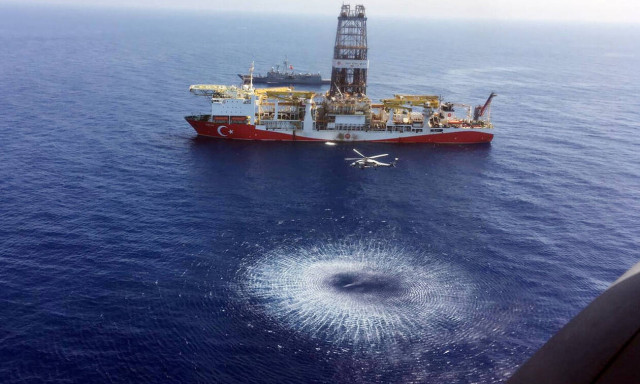 Θρίλερ στην κυπριακή ΑΟΖ: Οι Τούρκοι διώχνουν ΕΝΙ και TOTAL - Καταιγιστικές εξελίξεις