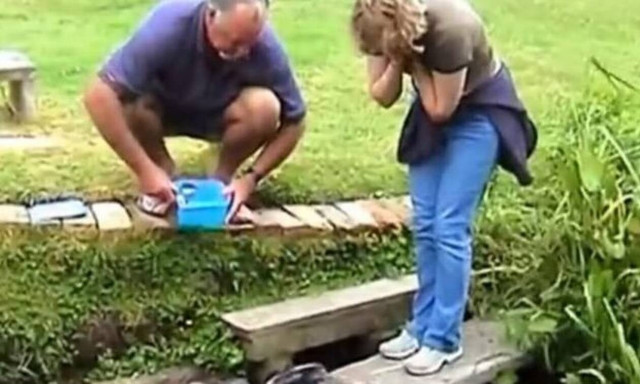 Τι βλέπει αυτή η γυναίκα και ανατριχιάζει; (vid)