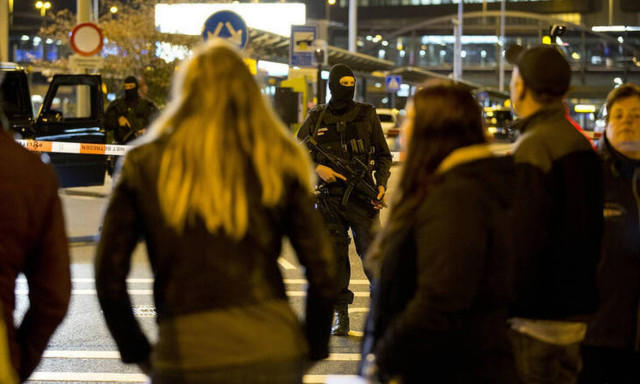 «Λάθος» συναγερμός στο Άμστερνταμ: Σώοι αποβιβάστηκαν οι επιβάτες από το αεροσκάφος-Τι λένε οι Αρχές