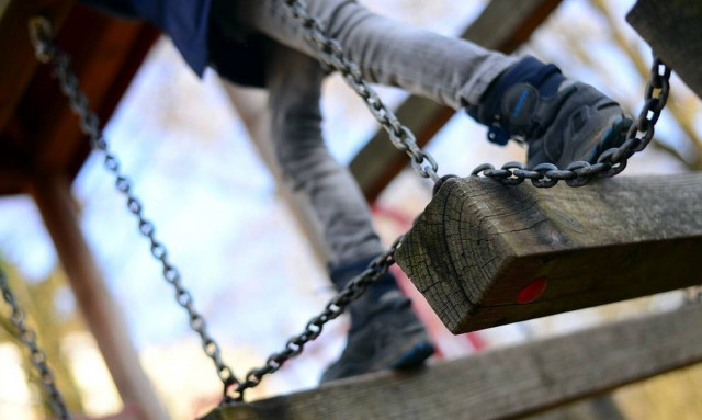 Φρίκη: Σατανική γιαγιά είχε φυλακίσει το 13χρονο εγγόνι της σε κλουβί σκύλου