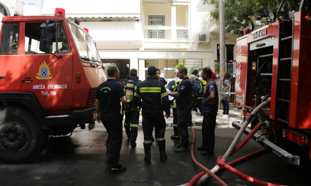 Φωτιά στο Παγκράτι - Στις φλόγες υπόγειο πολυκατοικίας