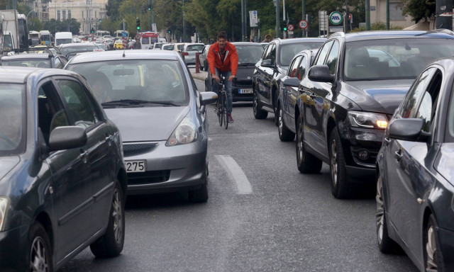 Κίνηση στους δρόμους: «Κόλαση» και πάλι η Αθήνα - Ποιους δρόμους να αποφύγετε