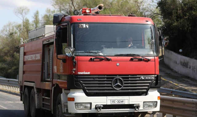 Φρικτό τροχαίο στην Παλλήνη - Μάχη για να απεγκλωβιστεί ο οδηγός