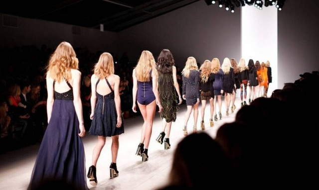 Τρόμος για πασίγνωστο μοντέλο - Tην έδεσαν με λουρί και της άρπαξαν 30.000 δολάρια (pics)