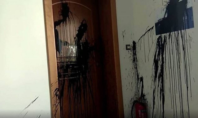 «Χτύπημα» του Ρουβίκωνα στο πολιτικό γραφείο της Νίκης Κεραμέως