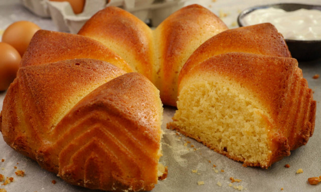 Ετοιμάστε λαχταριστό κέικ γιαουρτιού