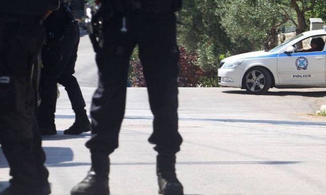 Καρέ καρέ η σύλληψη του κυκλώματος διακίνησης μεταναστών στην Κυψέλη (vid)