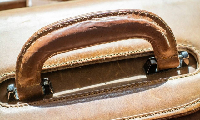 Φρίκη: Βρήκαν στην τσάντα διάσημου ιστορικού δύο γυναικεία χέρια