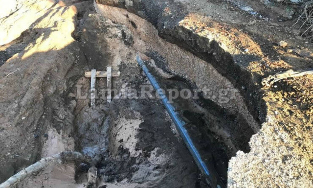 Λαμία: Τον... κατάπιε η γη - Έμεινε θαμμένος στις λάσπες για μιάμιση ώρα!