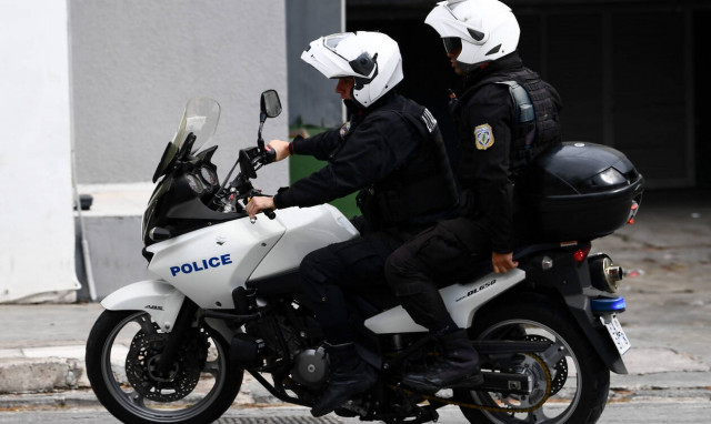 Περιστέρι: Επιχείρησαν να «μπουκάρουν» για 2η φορά με ΙΧ σε κατάστημα ηλεκτρικών ειδών   