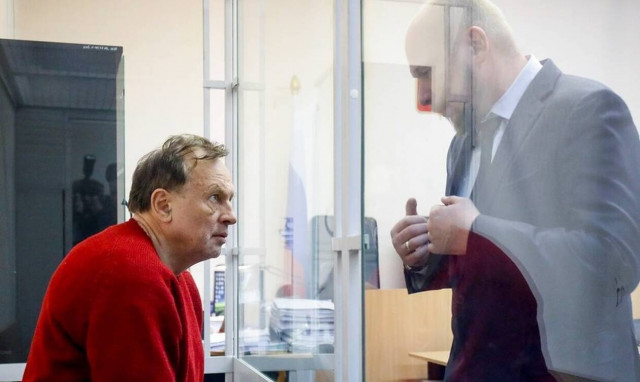 Φρίκη: Βίντεο δείχνει τον ιστορικό να πετά στο ποτάμι τα κομμένα χέρια της φοιτήτριάς του