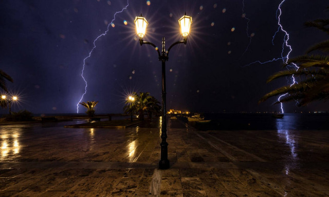 Κακοκαιρία: Σαρώνει τη χώρα η «Βικτώρια» - Πλησιάζει νέο κύμα - «Πνίγηκαν» Κέρκυρα, Κεφαλονιά, Κρήτη