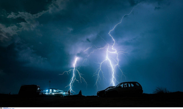 Κακοκαιρία: Σε επιφυλακή οι Αρχές – Αυτές τις περιοχές θα σφυροκοπήσει η Βικτώρια τις επόμενες ώρες