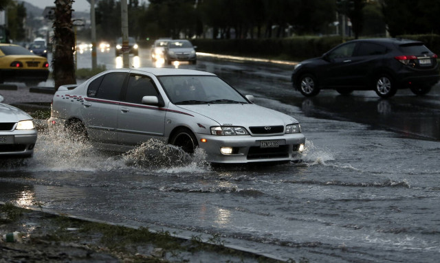 «Βικτώρια»: Στο έλεος της κακοκαιρίας η Κρήτη – Εγκλωβισμένοι, πλημμύρες και ισχυρή χαλαζόπτωση