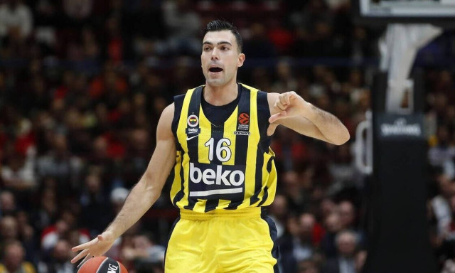 Στο πλευρό του Σλούκα ο πιο γνωστός αρθρογράφος της Hurriyet