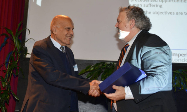 Ο κορυφαίος καρδιοχειρουργός Μαγκντί Γιακούμπ στο Ευρωπαϊκό Πανεπιστήμιο Κύπρου