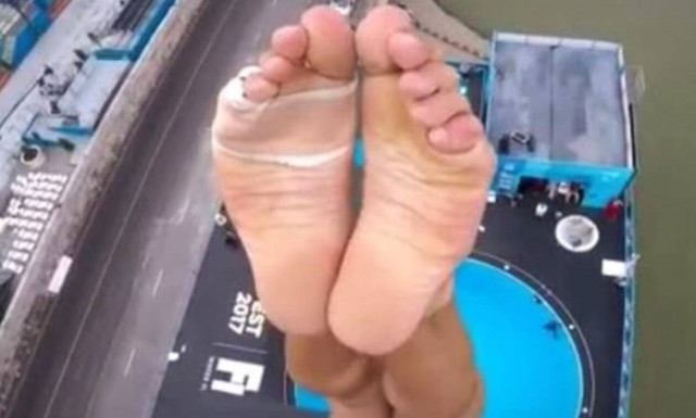 Άντρας πέφτει από 26 μέτρα ύψος! (vid)