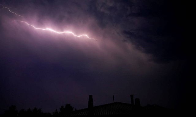 Έκτακτο δελτίο ΕΜΥ: Προσοχή τις επόμενες ώρες - Ποιες περιοχές θα σαρώσει η «Βικτώρια»