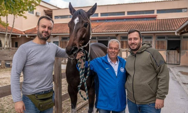 Μια παρέα φίλων γράφει ιστορία στον ελληνικό ιππόδρομο