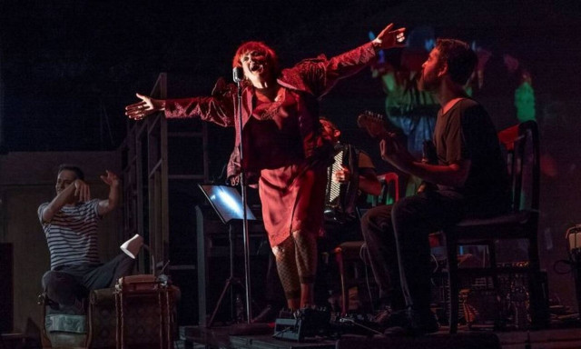 Αποθεώθηκε η Υρώ Μανέ στην επίσημη πρεμιέρα της «ΡΕΝΑΣ»