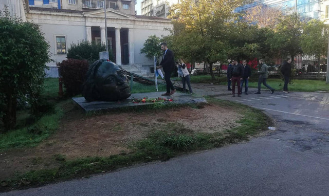 Πολυτεχνείο: Στεφάνι από αντιπροσωπεία της Βουλής–«Διαρκής αγώνας για Δημοκρατία», είπε ο Καλλιάνος