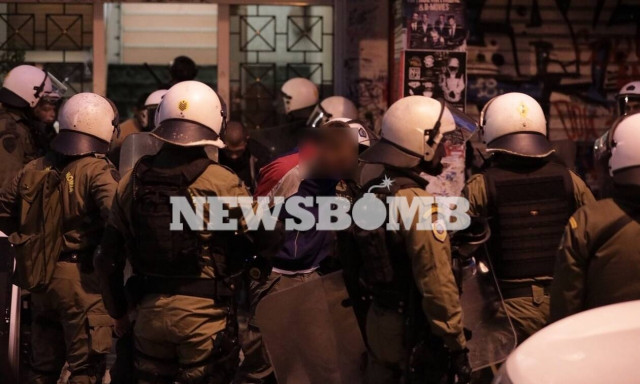 ΤΩΡΑ: Η ΕΛ.ΑΣ. «κατέλαβε» τα Εξάρχεια - «Ντου» σε πολυκατοικίες και συλλήψεις μέσω… drone