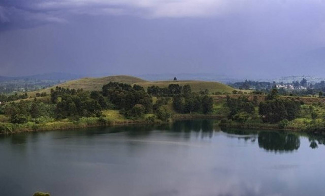 Φρίκη σε λίμνη - Δείτε τι μπήκε στο μόριο του (pics) 