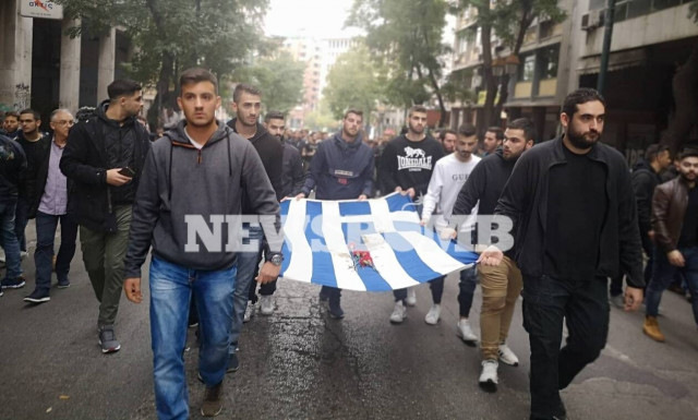 Πολυτεχνείο 2019: Στο Ίδρυμα η αιματοβαμμένη σημαία της εξέγερσης - Ξεκινά η μεγάλη πορεία