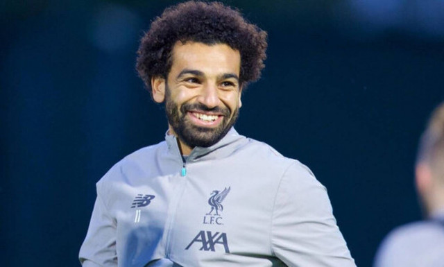 O Σαλάχ ακούει τη «Ρόζα» του Μητροπάνου και σπάει πιάτα (vid)