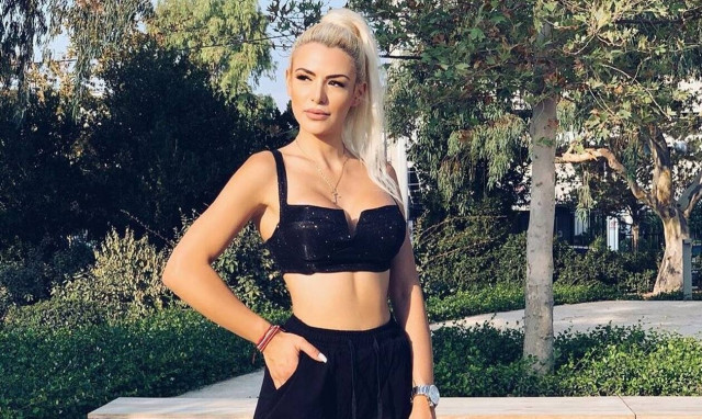 Στέλλα Μιζεράκη: Τα... πέταξε όλα! Χαμός με τις «καυτές» φωτογραφίες στο Instagram