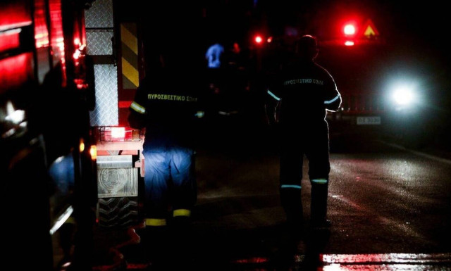 Φωτιά σε κτήριο στο κέντρο της Αθήνας