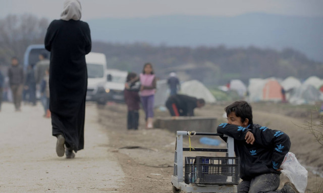 Hundreds of migrants and refugees rescued around eastern Aegean islands