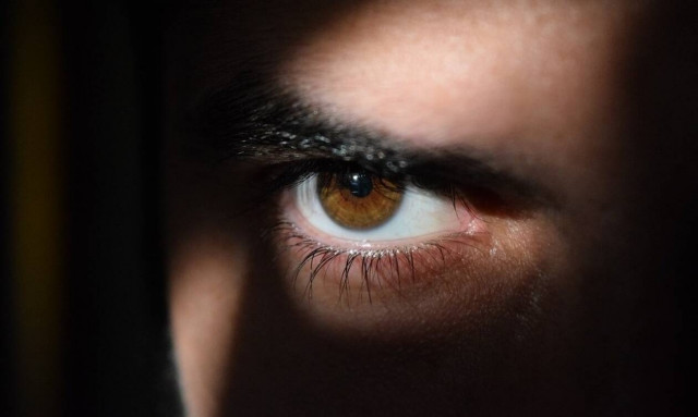 Φρίκη: Πονούσε για καιρό στο μάτι – Δείτε τι βρήκαν μέσα οι γιατροί