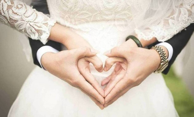 Άγριο ξύλο σε γάμο: Μπουνιές και κλωτσιές μεταξύ των καλεσμένων – Δείτε τι έγινε (pics)