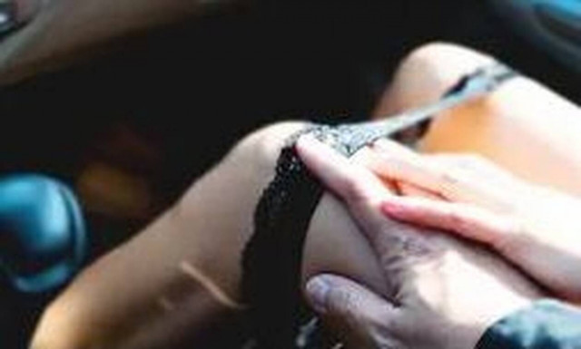 Απίστευτο: Ασυγκράτητο ζευγάρι έκανε σεξ στο αυτοκίνητο εν κινήσει – Συγκλονιστικές εικόνες (pics)