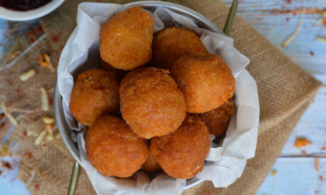 Η αλμυρή συνταγή της ημέρας: Γρήγορες τυροκροκέτες