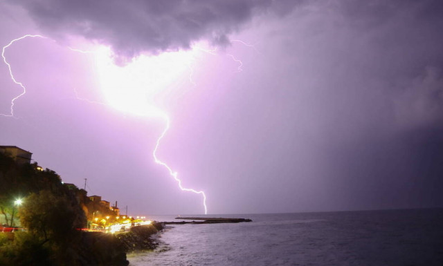 Καιρός: Η εξέλιξη της κακοκαιρίας τις επόμενες ώρες - Πού θα σημειωθούν καταιγίδες την Τετάρτη