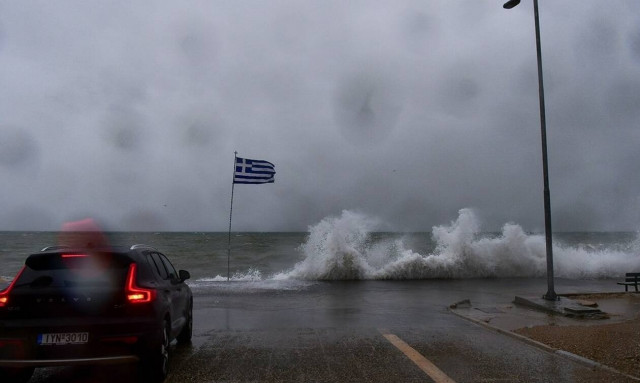 Καιρός - Έκτακτο δελτίο ΕΜΥ: Σφοδρές καταιγίδες «χτυπούν» τη χώρα - Προσοχή τις επόμενες ώρες