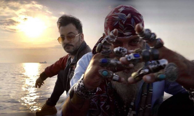 Nίκος Ρωμανός: Αποθεώνει τους διάσημους «πειρατές» και τη Θεσσαλονίκη με live unplugged (video)