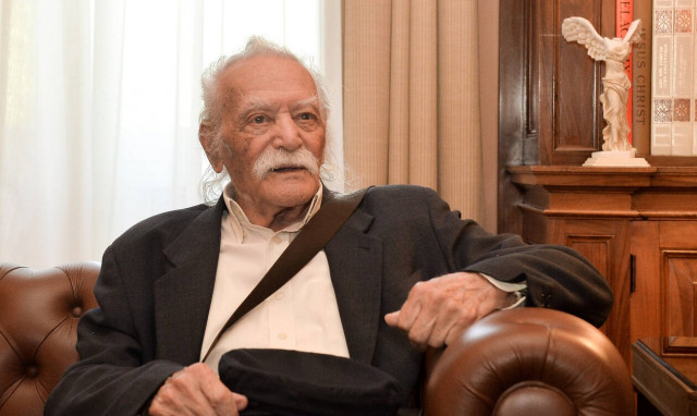 Veteran politician Manolis Glezos admitted to ICU with acute respiratory failure