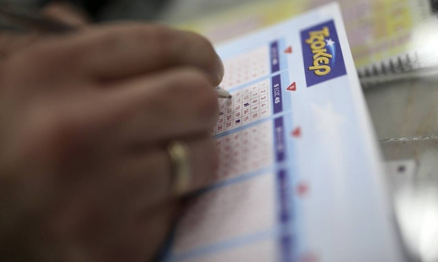 Κλήρωση Τζόκερ (21/11): Ώρα για τα 2.500.000 ευρώ