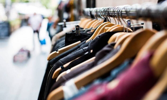 Πότε θα ξεκινήσει το εορταστικό ωράριο στα καταστήματα - Δείτε αναλυτικά το πρόγραμμα