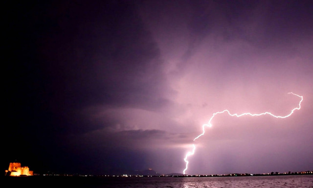 Έκτακτο δελτίο ΕΜΥ: Ποιες περιοχές θα «σαρώσουν» βροχές, καταιγίδες και χαλάζι σε λίγες ώρες