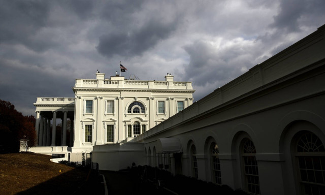 Συναγερμός στη Ουάσινγκτον: Όχημα προσπάθησε να εισβάλει στον Λευκό Οίκο 