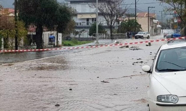 Καιρός ΤΩΡΑ:«Πνίγηκε» η Θάσος! Καταστροφές και κλειστά σχολεία - Προβλήματα και σε Ροδόπη, Χαλκιδική