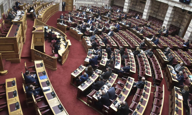 Interior Min. submits improved constitutional revision on voting of Greeks abroad to Parliament