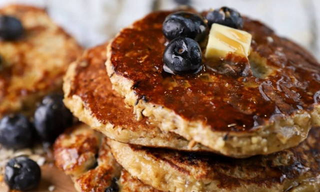 Η συνταγή της ημέρας: Γρήγορες τηγανίτες με blueberries